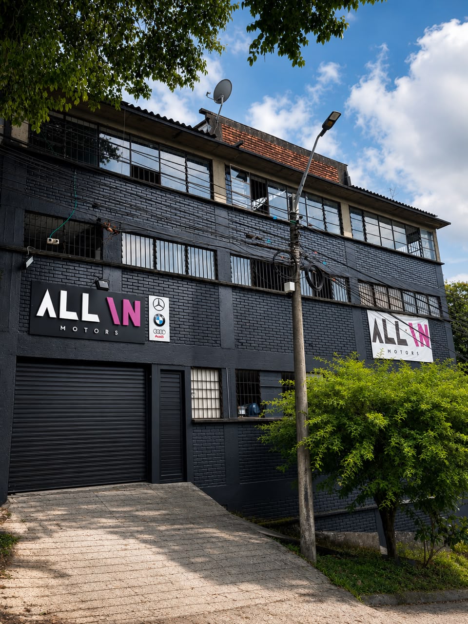 Fachada de All In Motors en Pereira